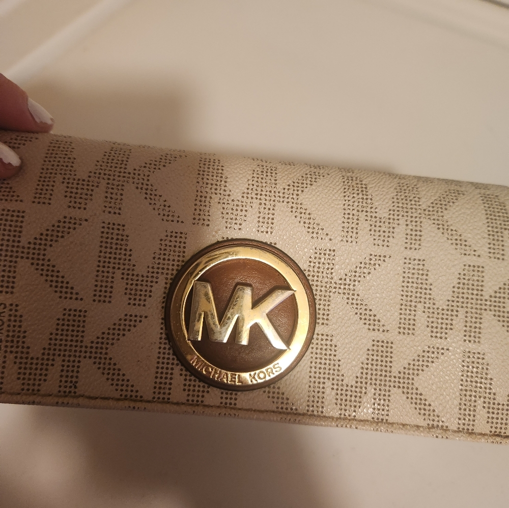 Great Deal Michael Kors Wallet